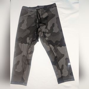 Yoga Capri Womens XL Gray Camo Drawstring Perform' Stretch Leggings BNWOT